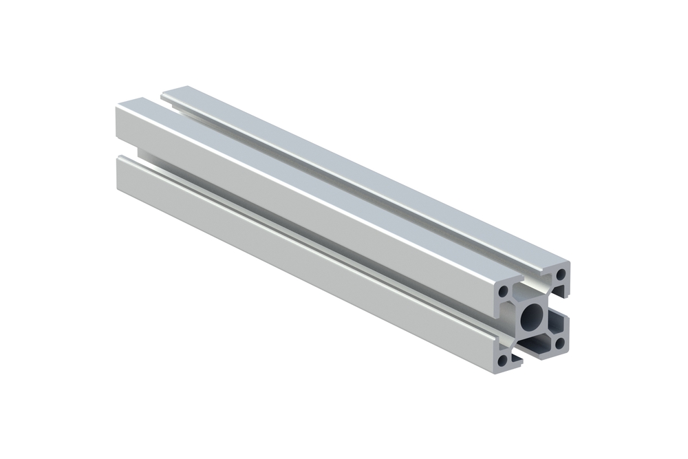 Hliníkový profil izolovaný na bílém pozadí. Vytlačovací lišta pro cnc stroj nebo soustruh.